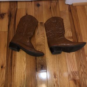 Cowboy boots size 9